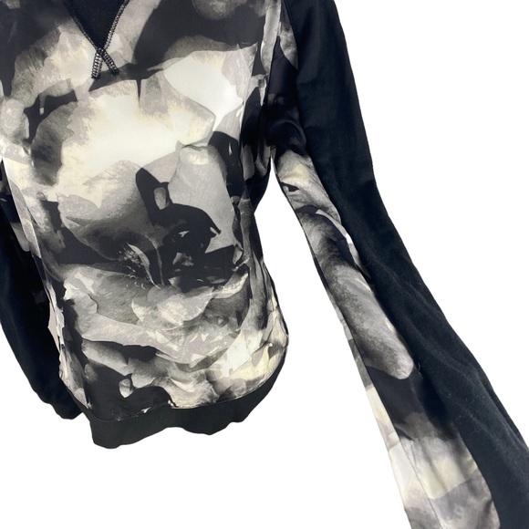 Mossimo Abstract Floral Crewneck Long Sleeve Top Size S - Picture 3 of 9